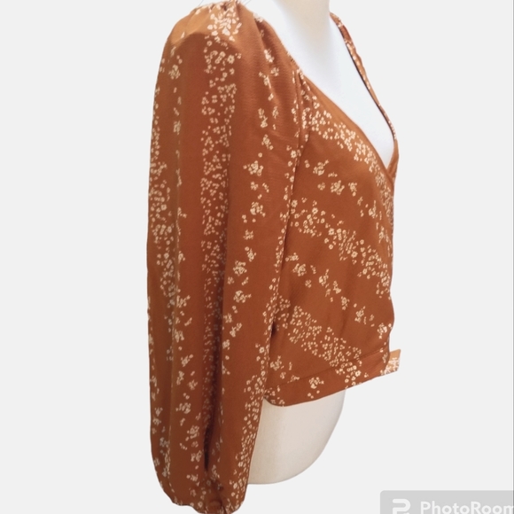 NWT BCBG Paris plus size cropped wrap crossover top, with side tie detail XXL - Picture 5 of 6